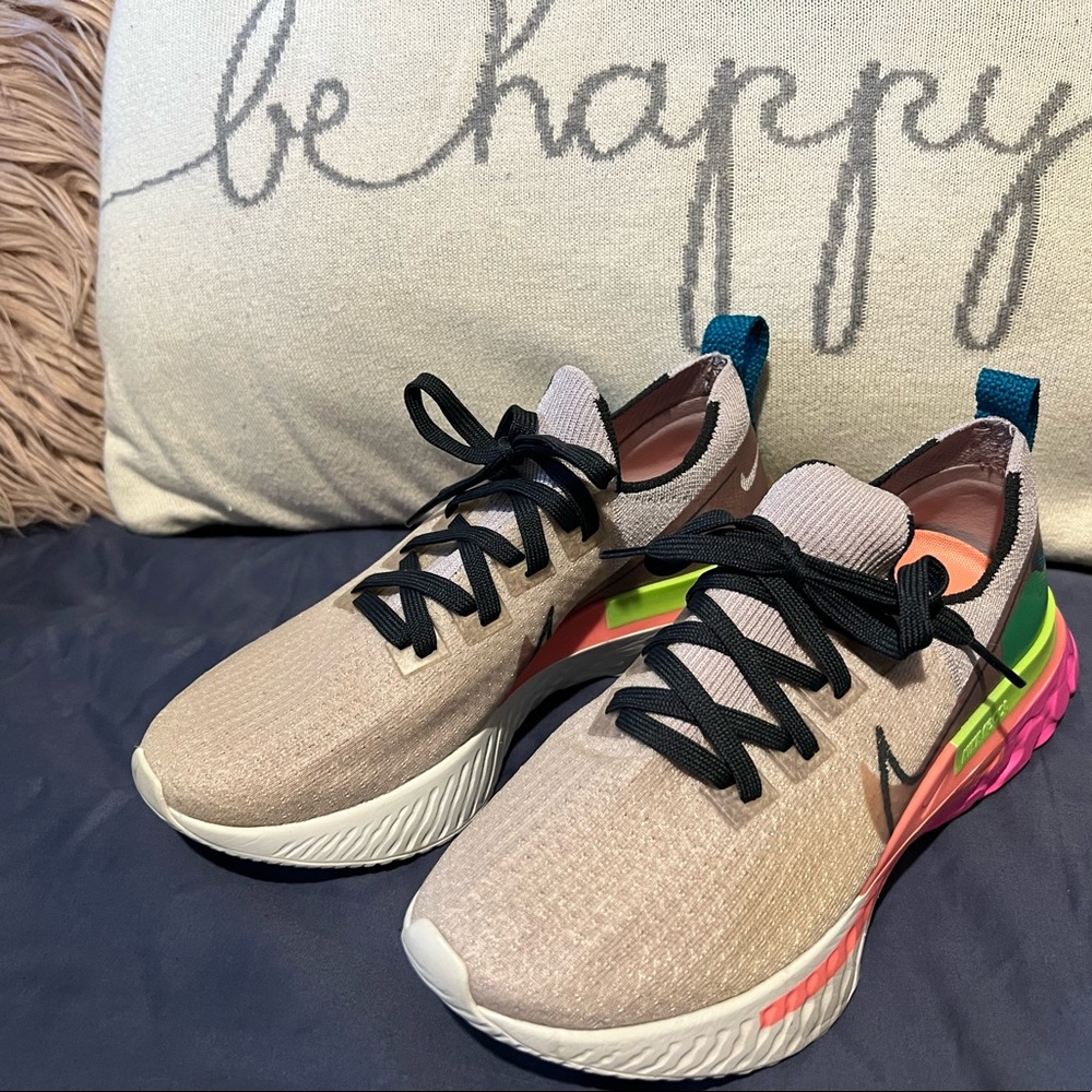Nike Womens Flynit Epic React size 8 BNWOT